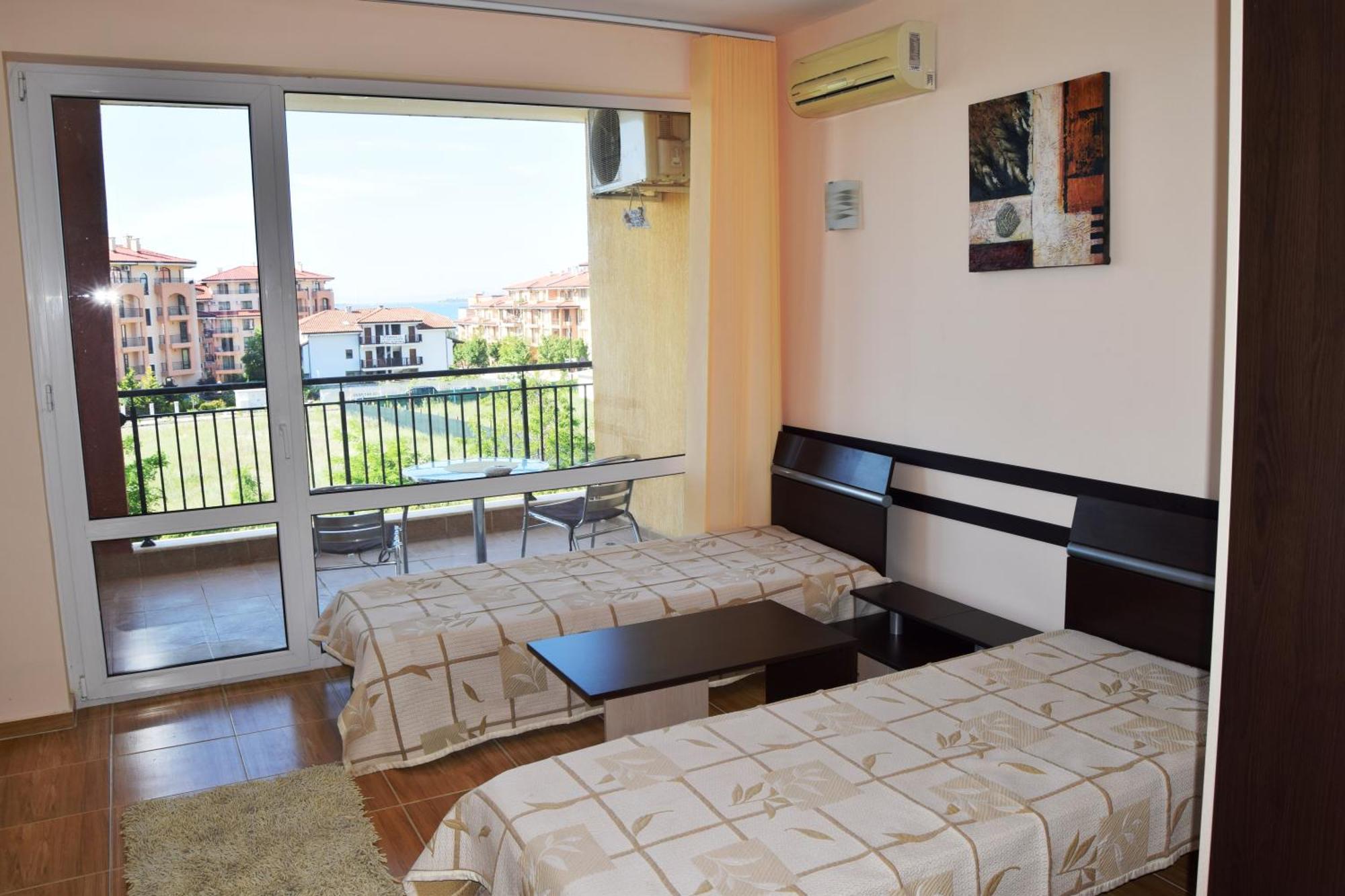 Bright Studio With Parking & Pool Sveti Vlas Extérieur photo